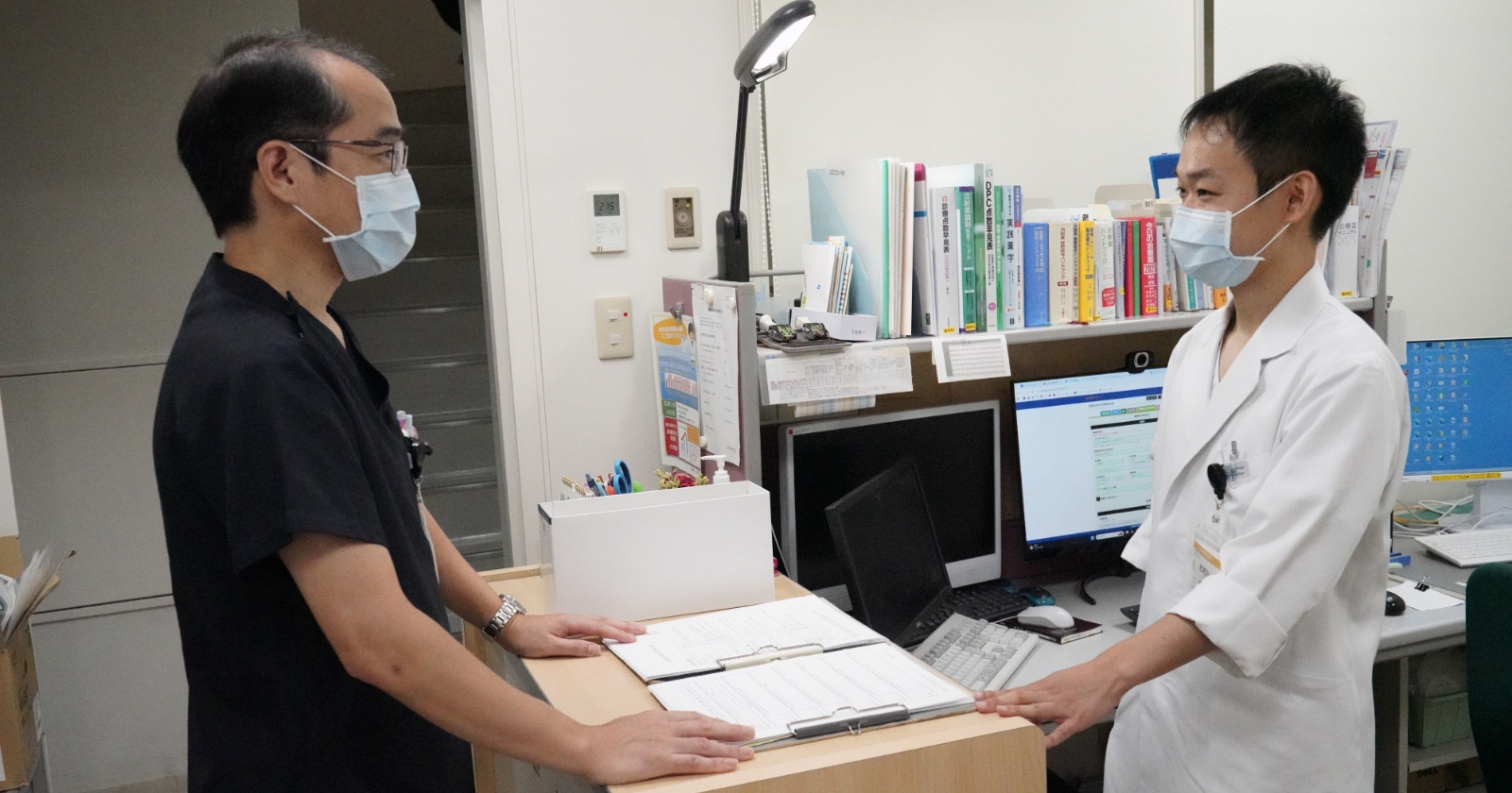 DI室では日々、副作用・副反応疑い報告に関する情報確認を行い、スタッフ間のコミュニケーションを緊密に行っている