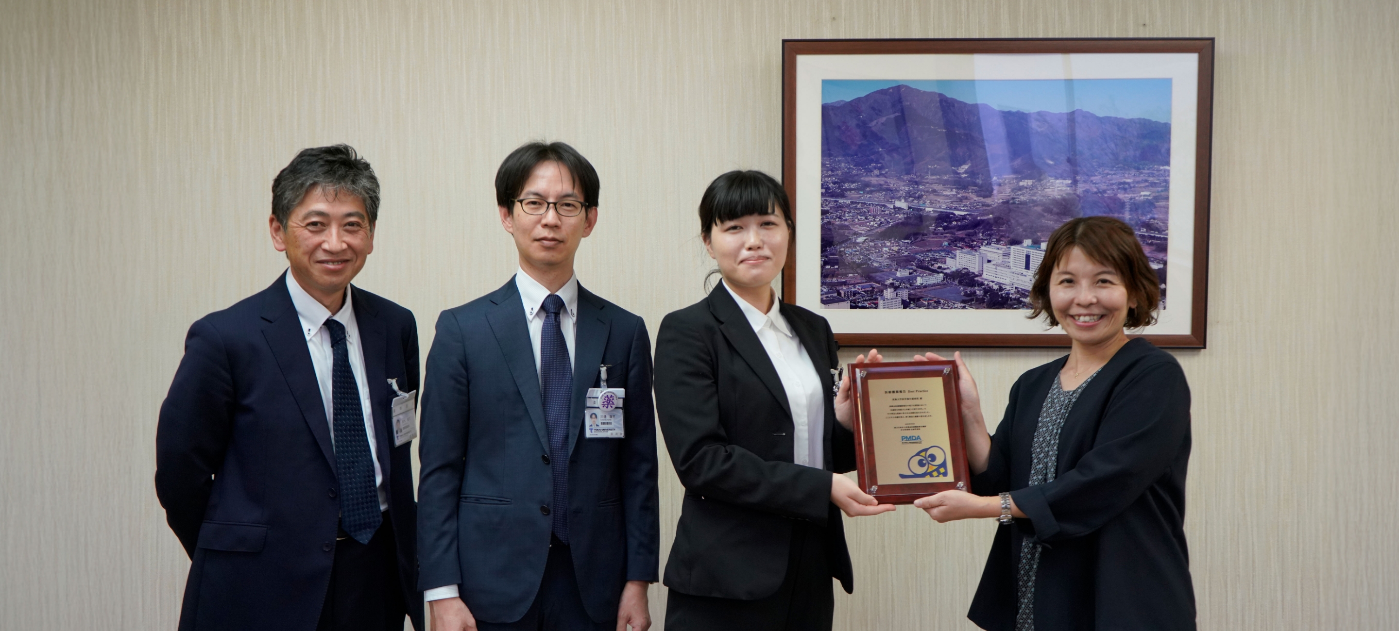 PMDA 医療機関報告Best Practice｜特別対談 報告受付サイト活用と地域の薬薬連携で取り組む 副作用・副反応疑い報告