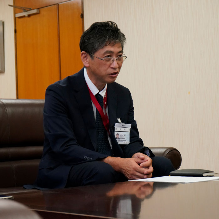 副作用・副反応疑い等の報告は、合併症報告としてインシデントと同様に報告すると説明する鈴木先生